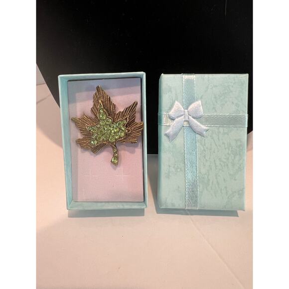 NEW Vintage Gold Bronze Maple Leaf Brooch Pin with Green CZ Rhinestones - Picture 6 of 6